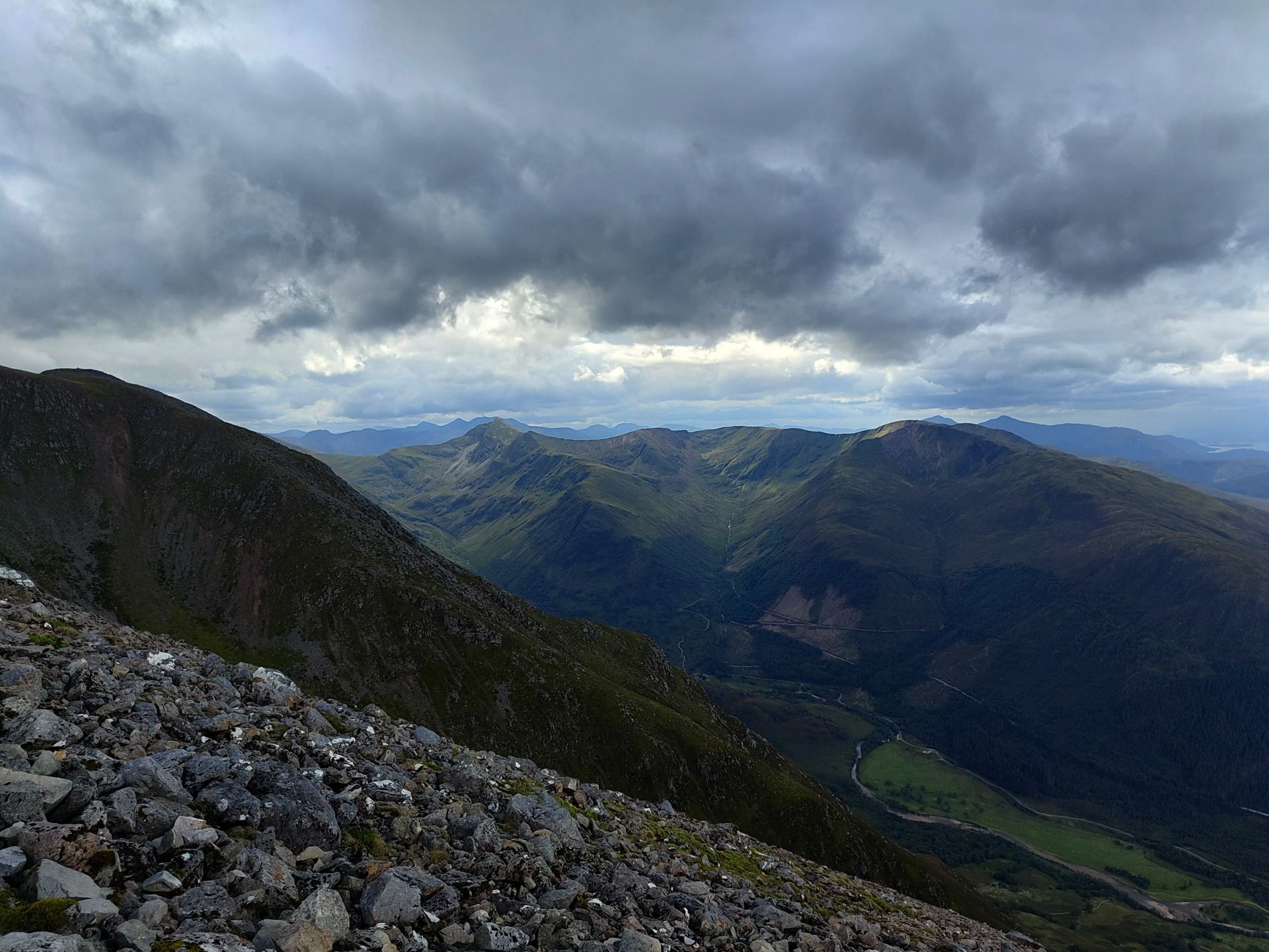 The view from the start into the valley but from a lot higher up