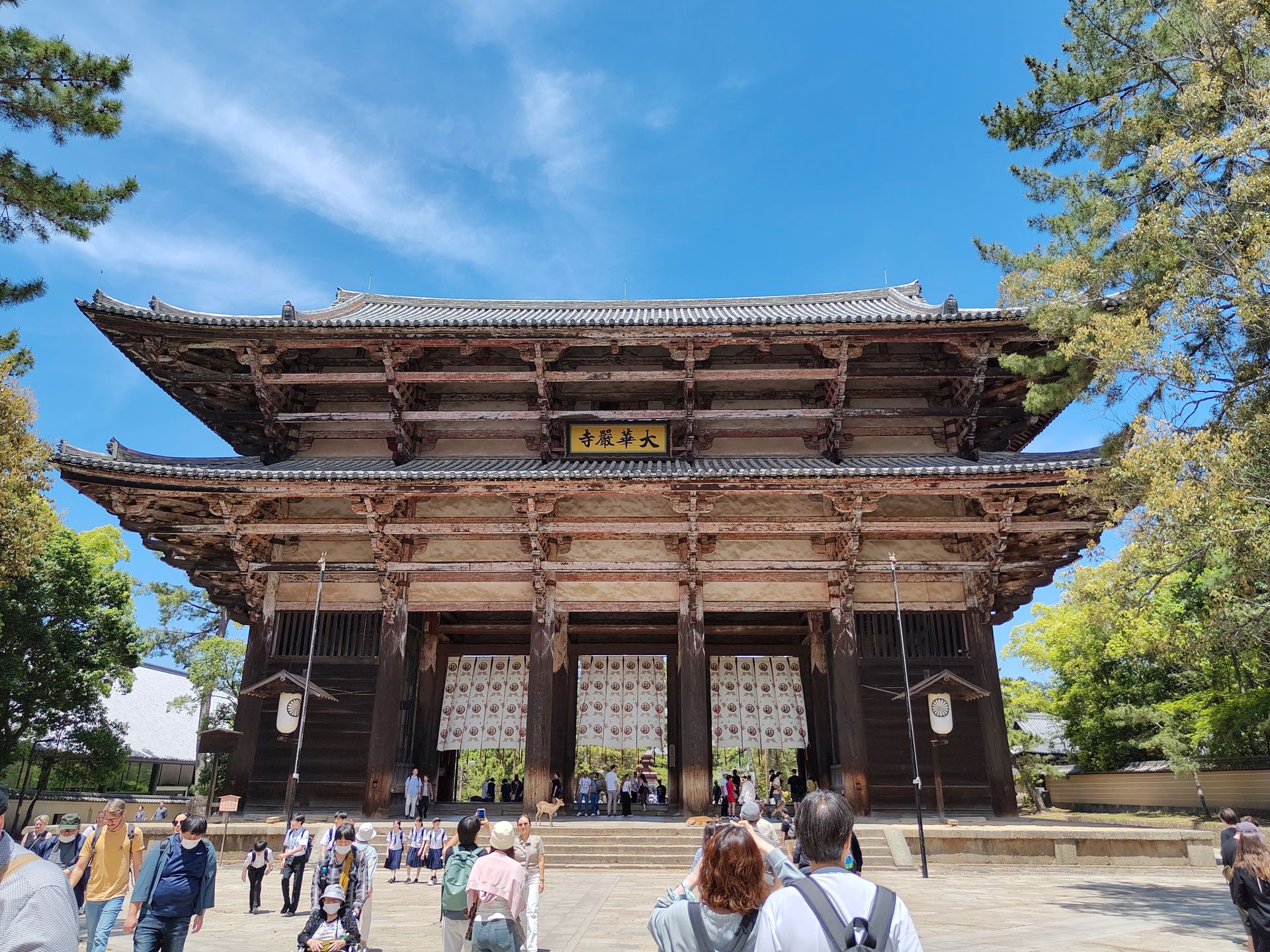 Größtes Eingangstor zu einem Tempel in ganz Japan