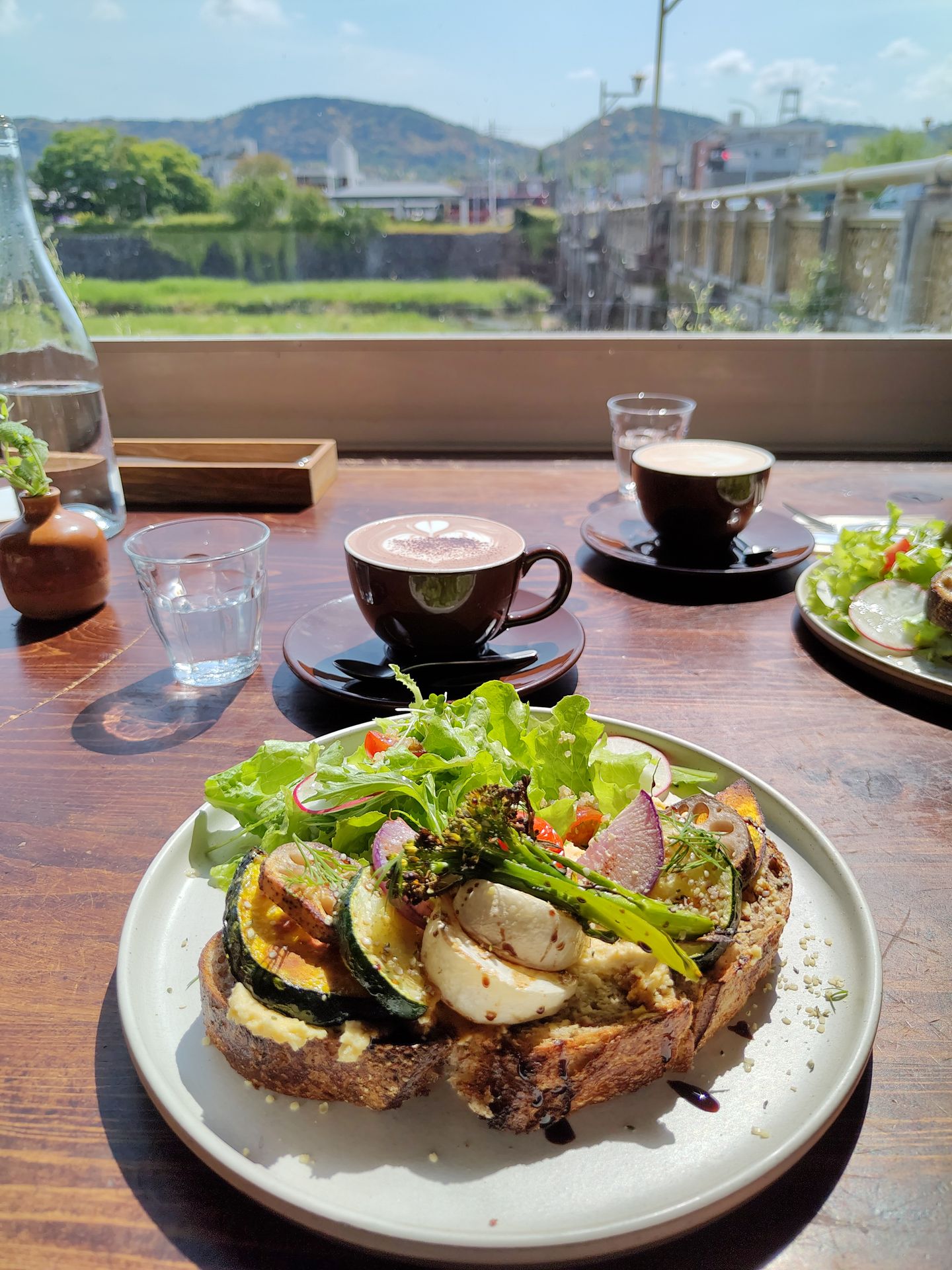 Frühstück mit Fluss